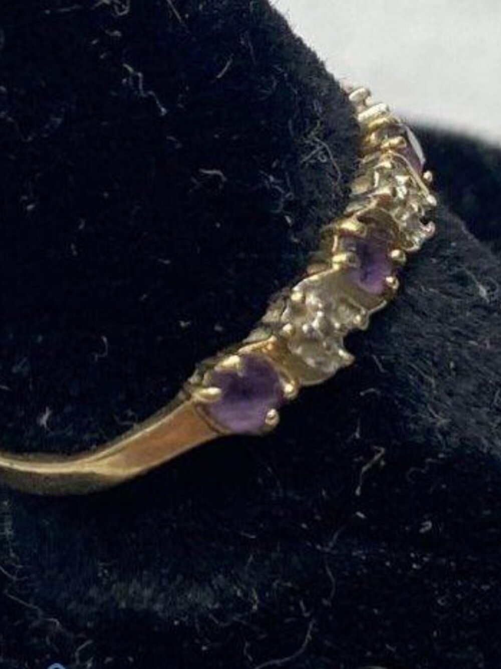 10k Gold Ring Size- 6.25 w/ Purple Gemstones & Missing Stone 0.95 Grams==as is==